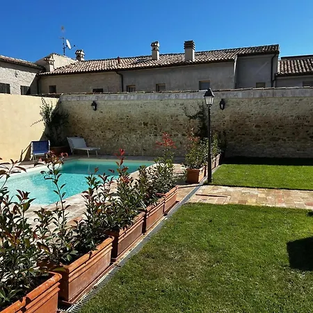 In A Village With Swimming Pool 公寓 佩萨罗