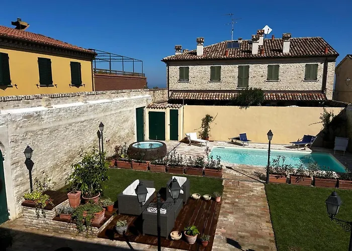 Apartamento In A Village With Swimming Pool Pesaro