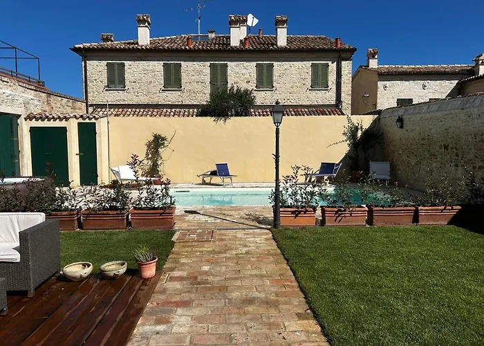 In A Village With Swimming Pool Apartamento