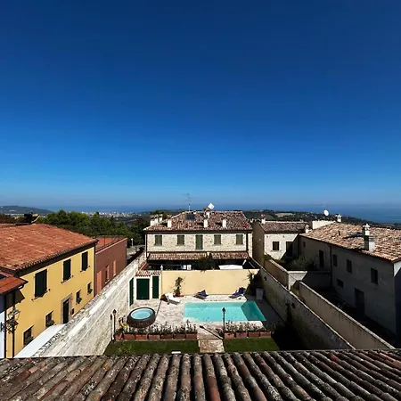 In A Village With Swimming Pool 아파트 페자로